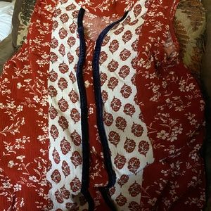 Sleeveless choker floral patterned top